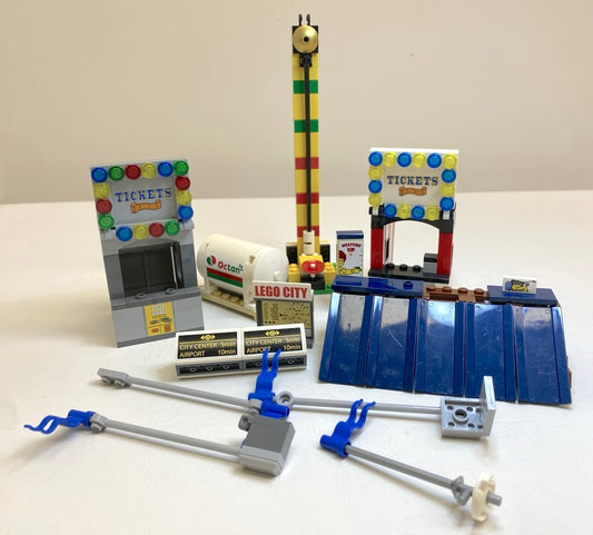 LEGO City / Creator Fun Pack Mixed 'Chunks' - Ticket Offices Roof Fuel Tank and More