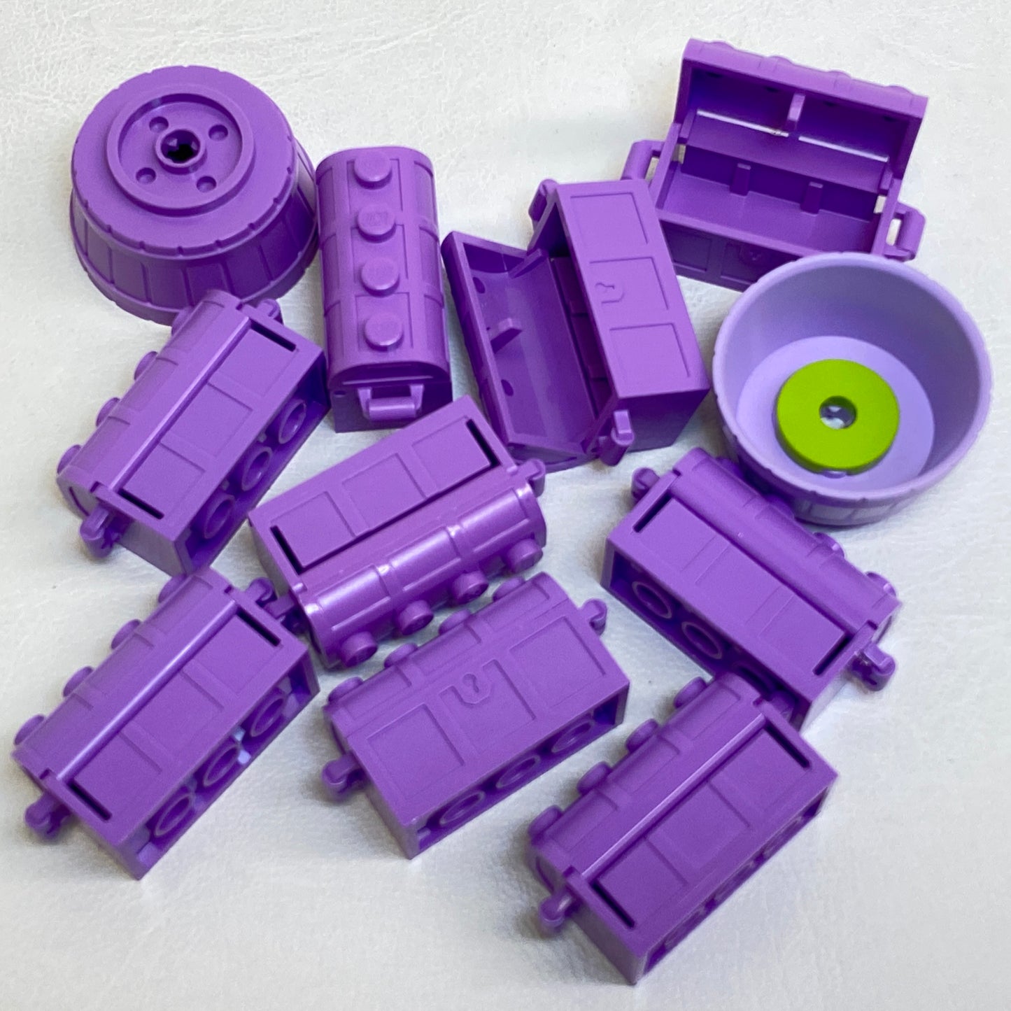 LEGO Mixed Purple Cargo Container Fun Pack Barrels and Treasure Chests