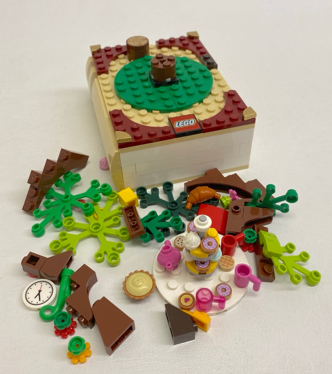 LEGO ToysRUs Bricktober Fairy Tale Set 4/4 - Alice's Adventure in Wonderland - As Pictured
