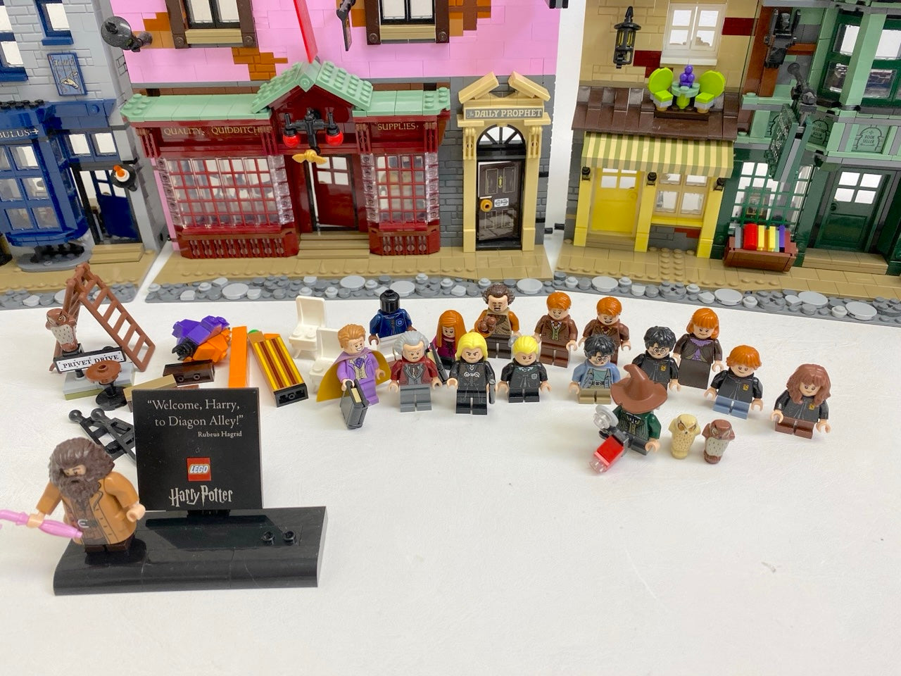 LEGO Harry Potter Diagon Alley Set #75978 As Pictured - Includes Minifigures and Instructions