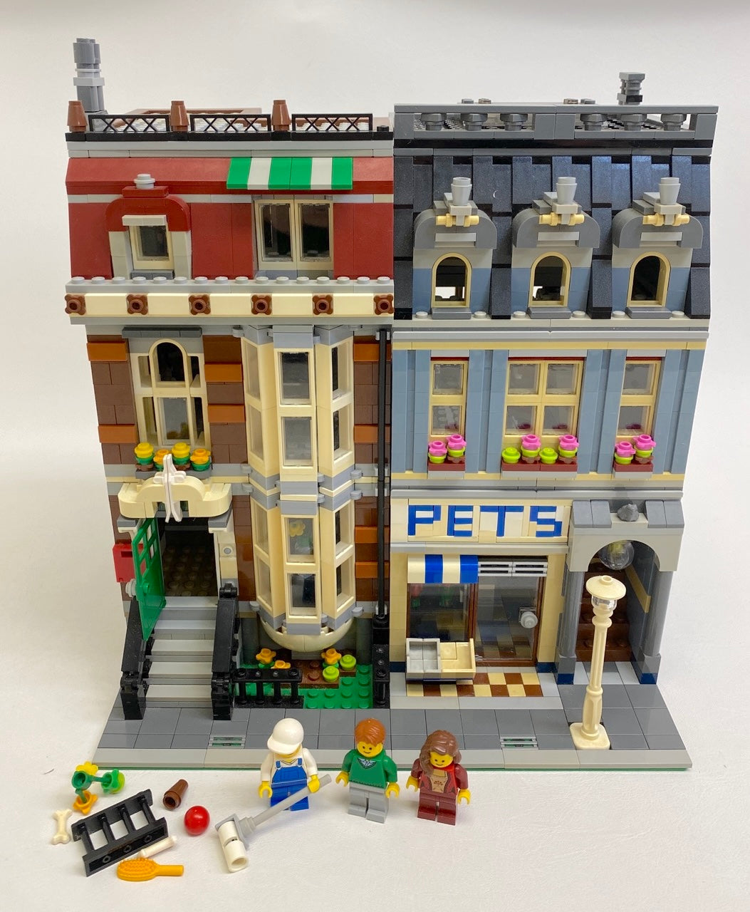 LEGO Creator Pet Shop Modular Building Set #10228 - See Description