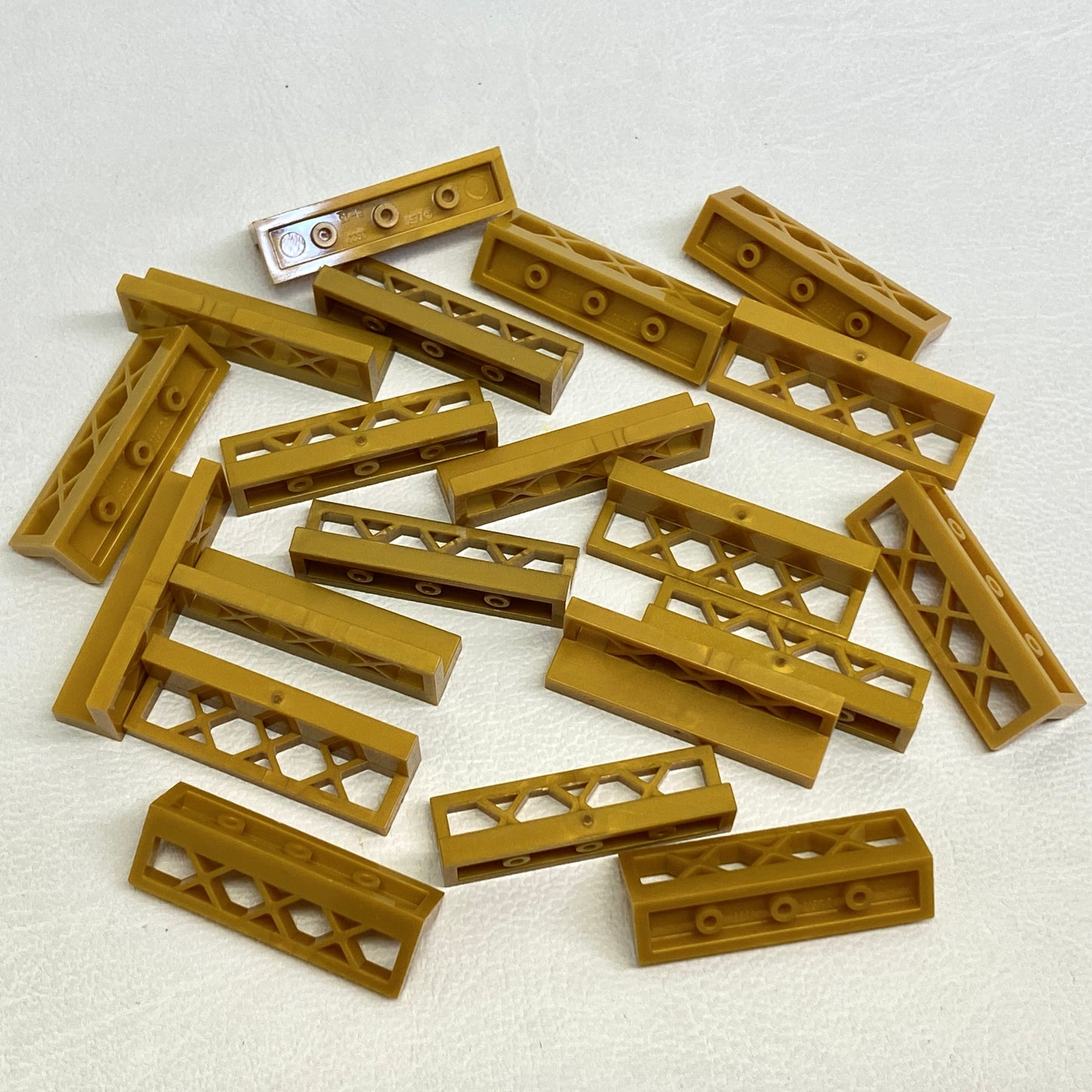 LEGO Pearl Gold Lattice Fences 1x4x1 Fun Pack of 20