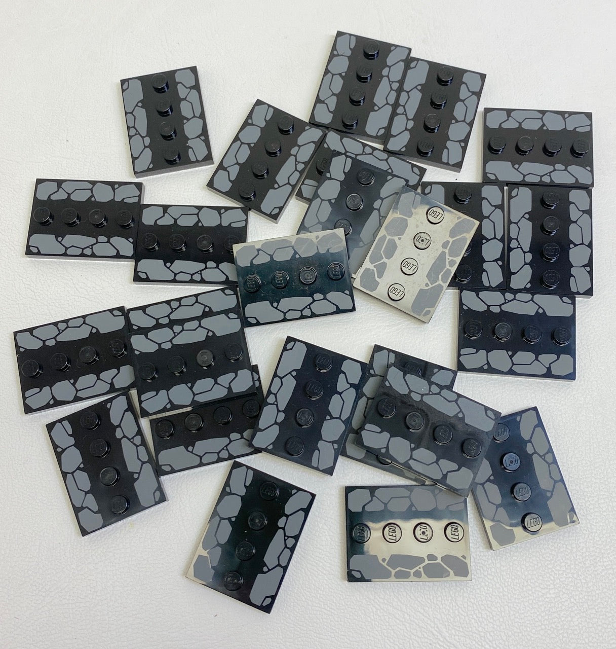 LEGO Tile 3x4 Pack of 25 Black Minifigure Display Base with Cobblestones Pattern