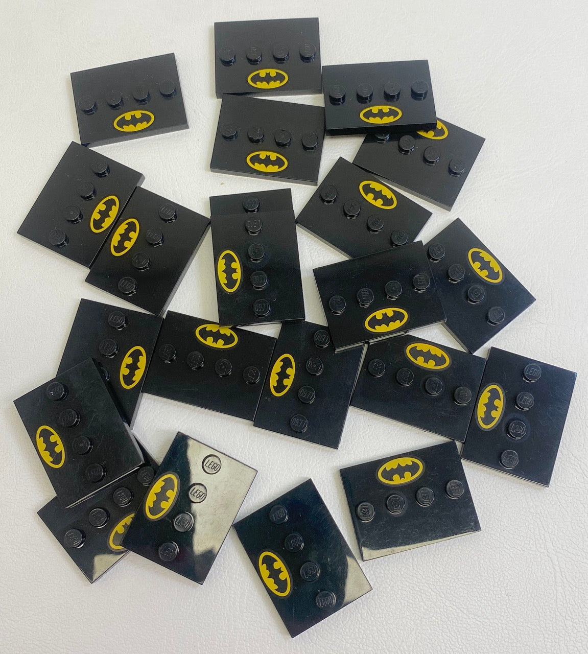 LEGO Tile 3x4 Black Minifigure Display Base with Batman Pattern Fun Pack