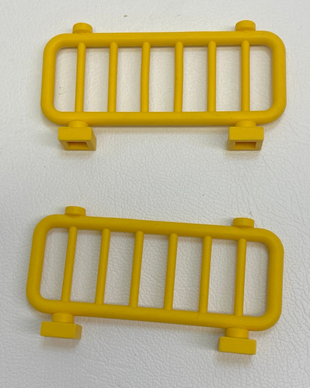 LEGO Vintage Fence / Bar Grille 1x8x3 Yellow Pack of 2