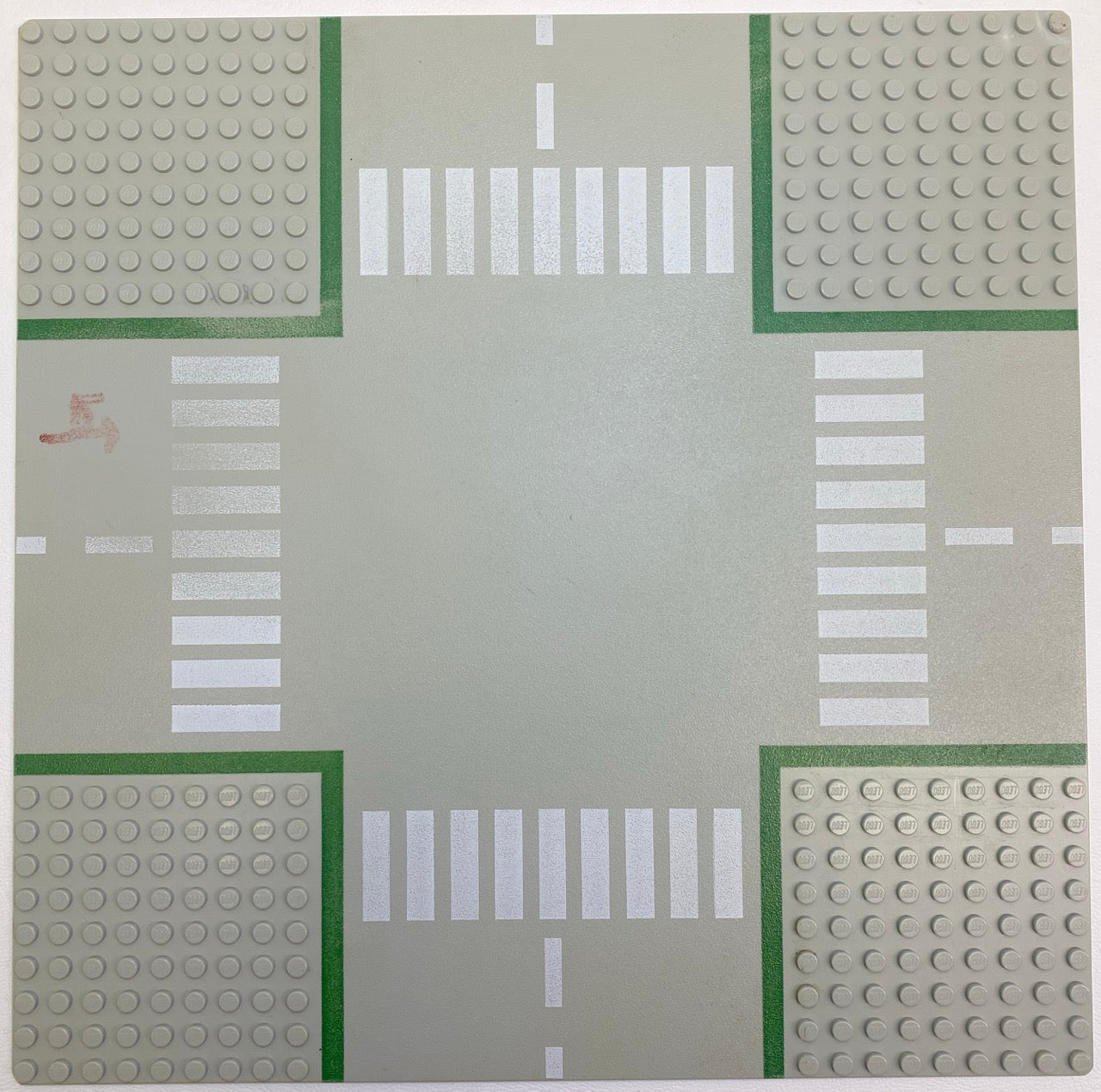 LEGO RARE Vintage 32x32 Light Grey (Old Shade) Road Crossroads Baseplate As Pictured -  Classic Town