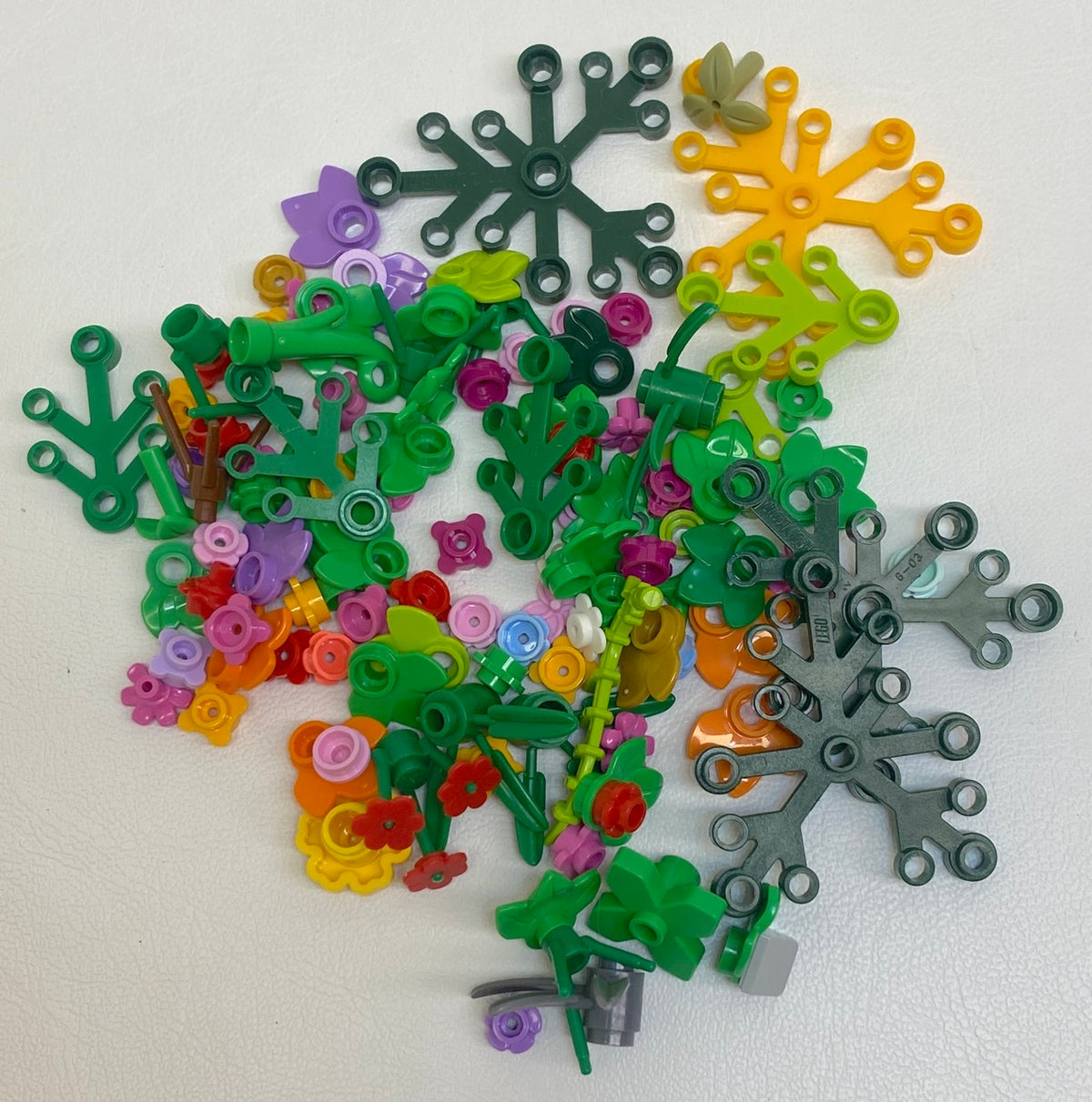 LEGO Plants Mixed Fun Pack Leaves Flowers Foliage
