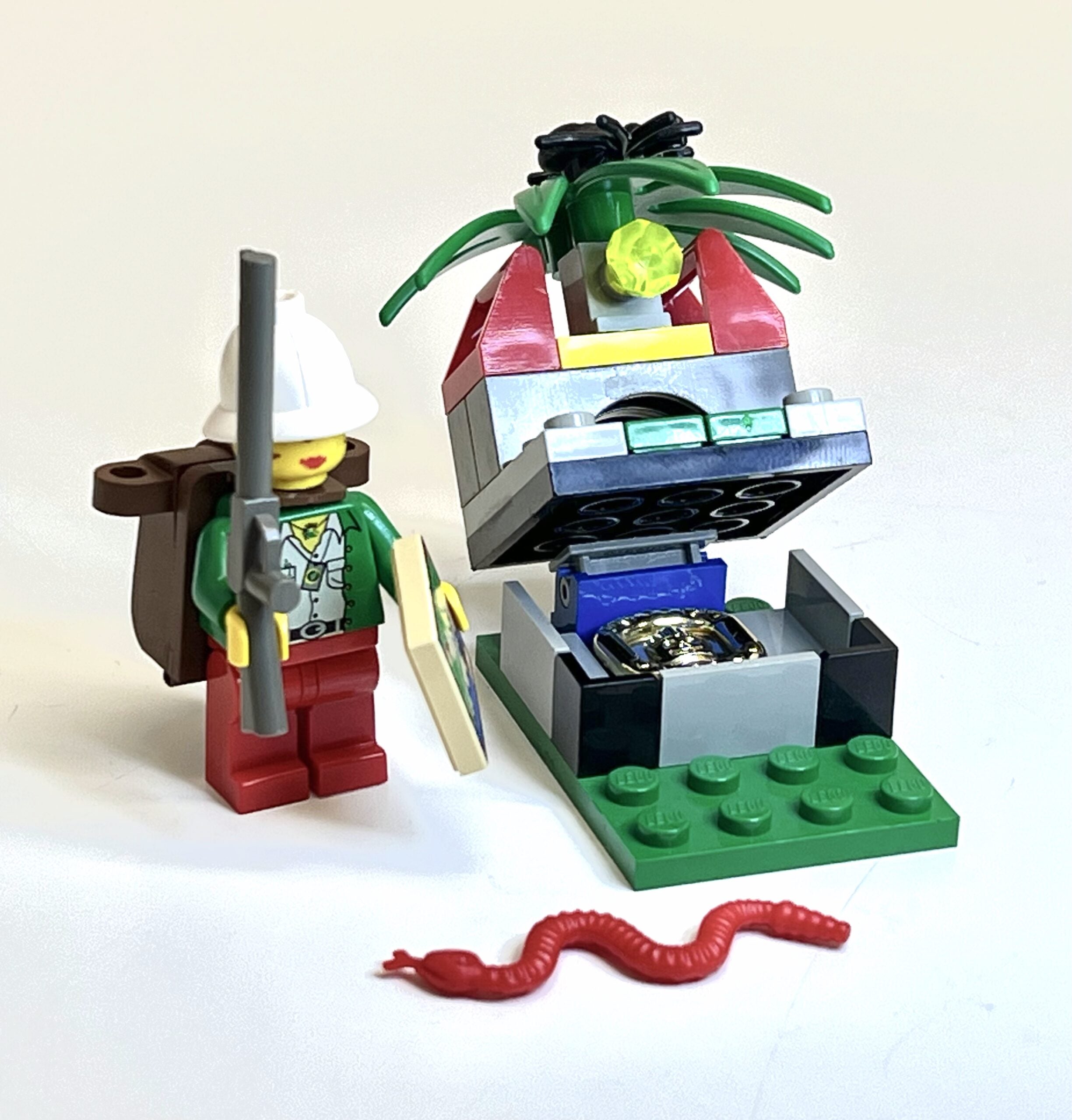 LEGO Adventurers Johnny Thunder Hidden Treasure Set #5905 incl