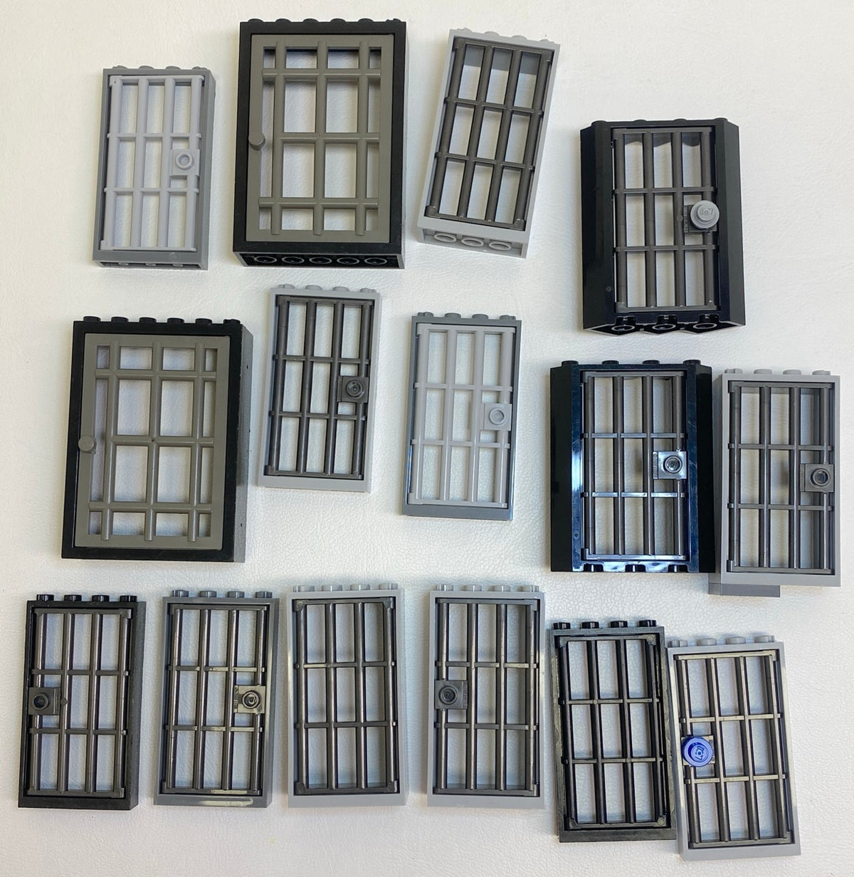 LEGO Door Fun Pack Frames with Bars Black / Light Bluish Grey