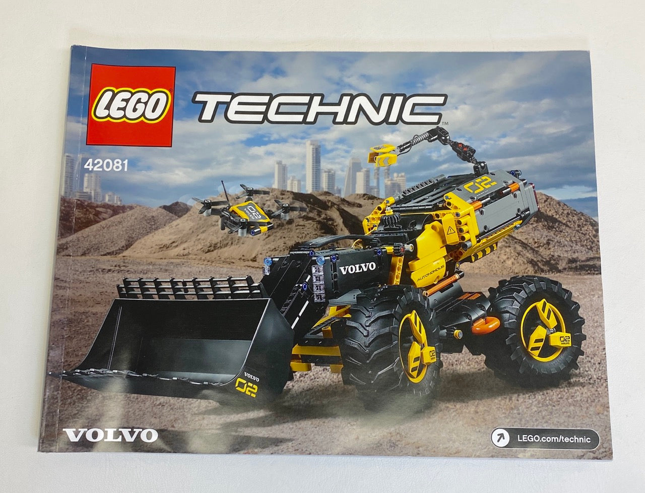 LEGO Technic Volvo Concept Wheel Loader ZEUX Set #42081 with Instructions As Pictured