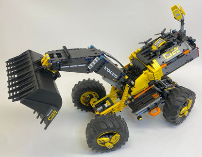 LEGO Technic Volvo Concept Wheel Loader ZEUX Set #42081 with Instructions As Pictured