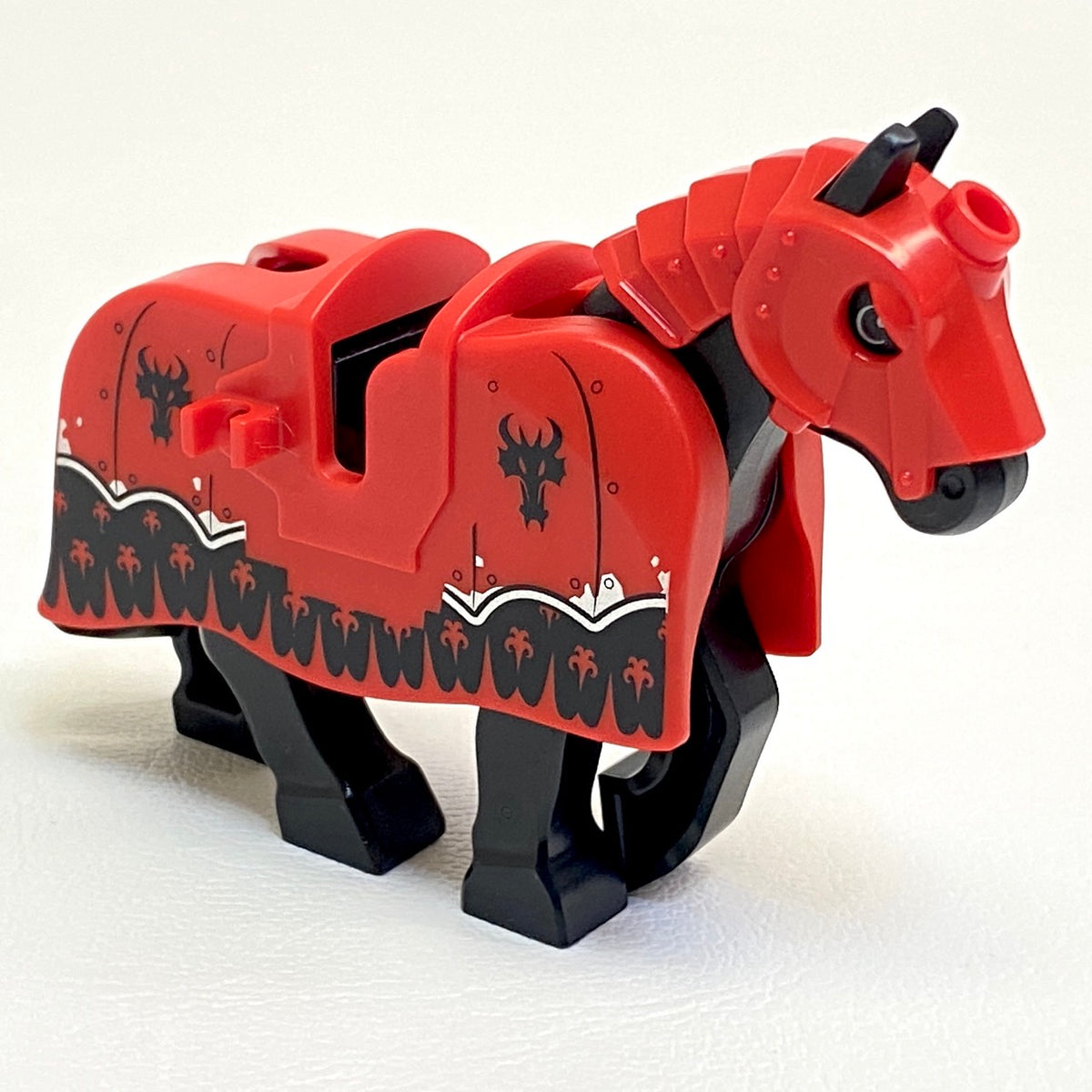 LEGO RARE Animal Horse Black with Red Dragon Head Armour Battle Head & Barding