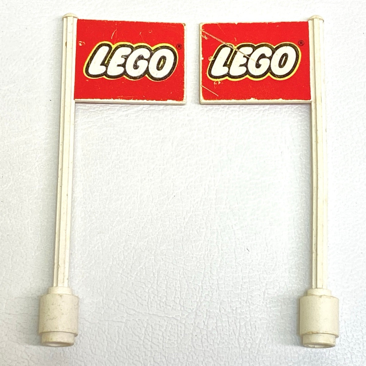 LEGO Vintage Flag with "LEGO" Logo Pattern Pack of 2 White