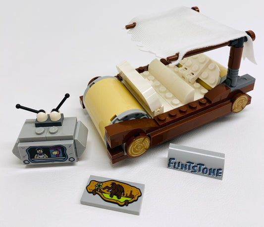 LEGO Flintstones Fun Pack Car with TV and Printed Tiles