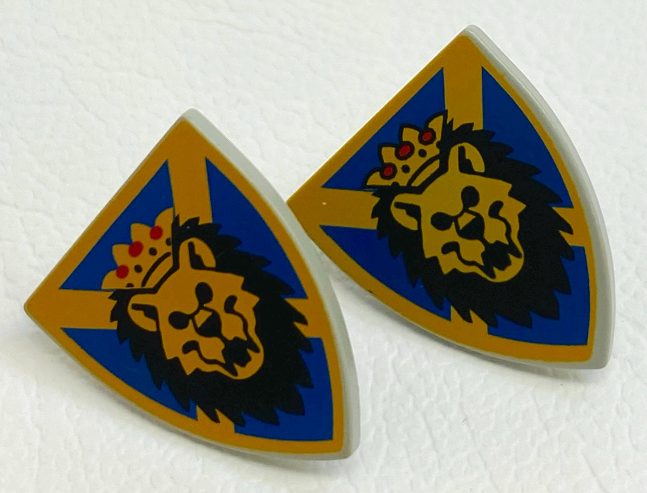 LEGO Castle Shields Fun Pack of 2 Lion Pattern