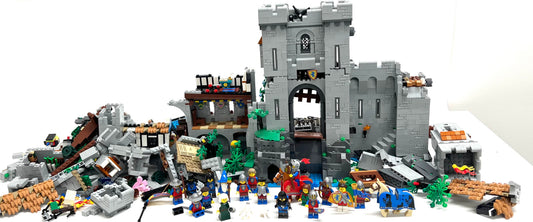 RARE!  LEGO Lion Knights' Castle Set #10305 As pictured